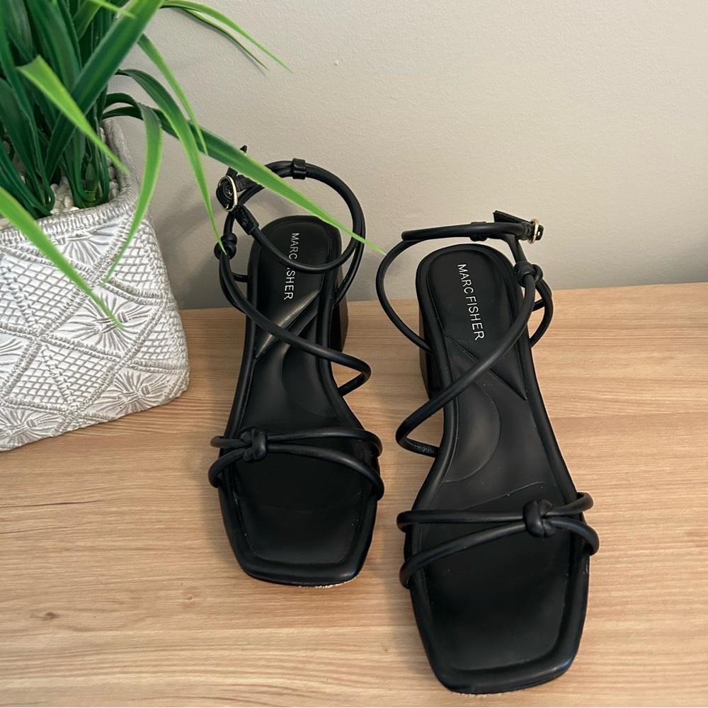 Marc Fisher
Women's Gurion Square Toe Dress Sandals in Black, size 6.5 - Picture 3 of 7
